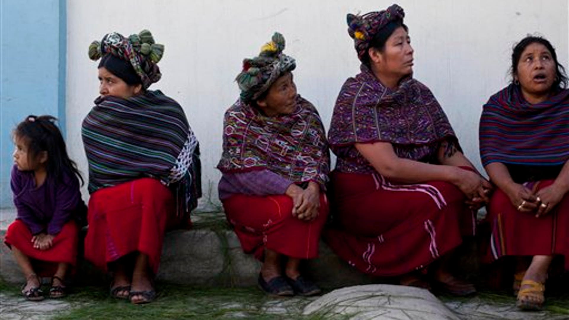 Guatemala_Massacre_Burial__4_