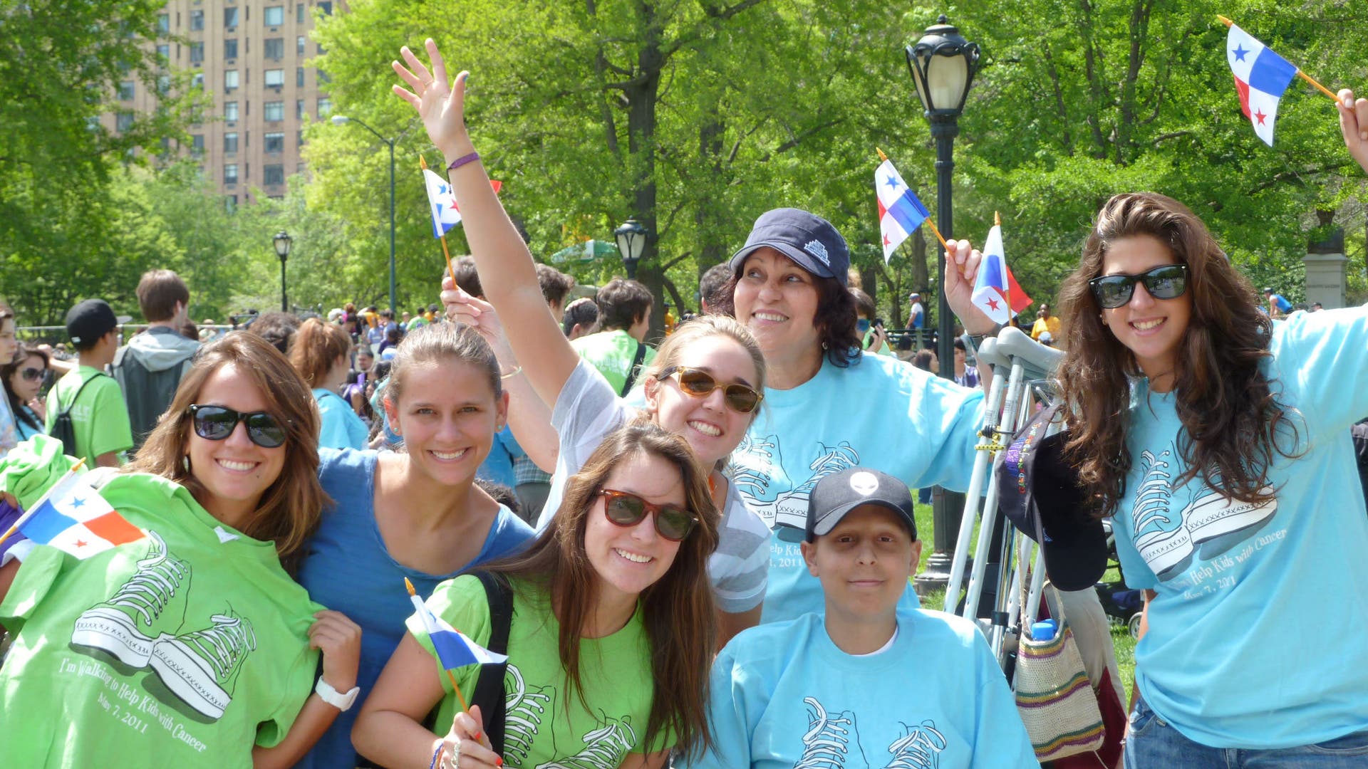 HS_friends_from_Panama_supporting_Peter_at_Central_Park_Cancer_Walk