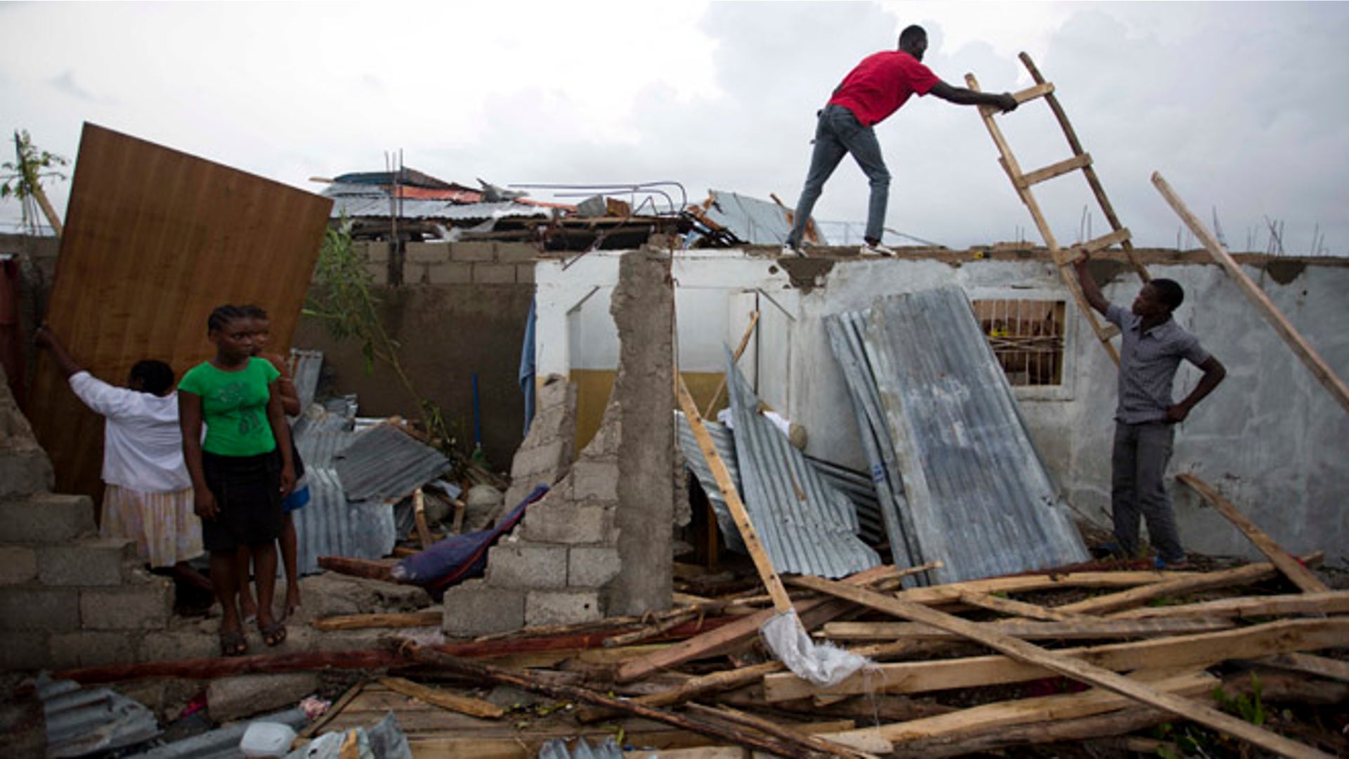 Hati_hurricane_damged_house