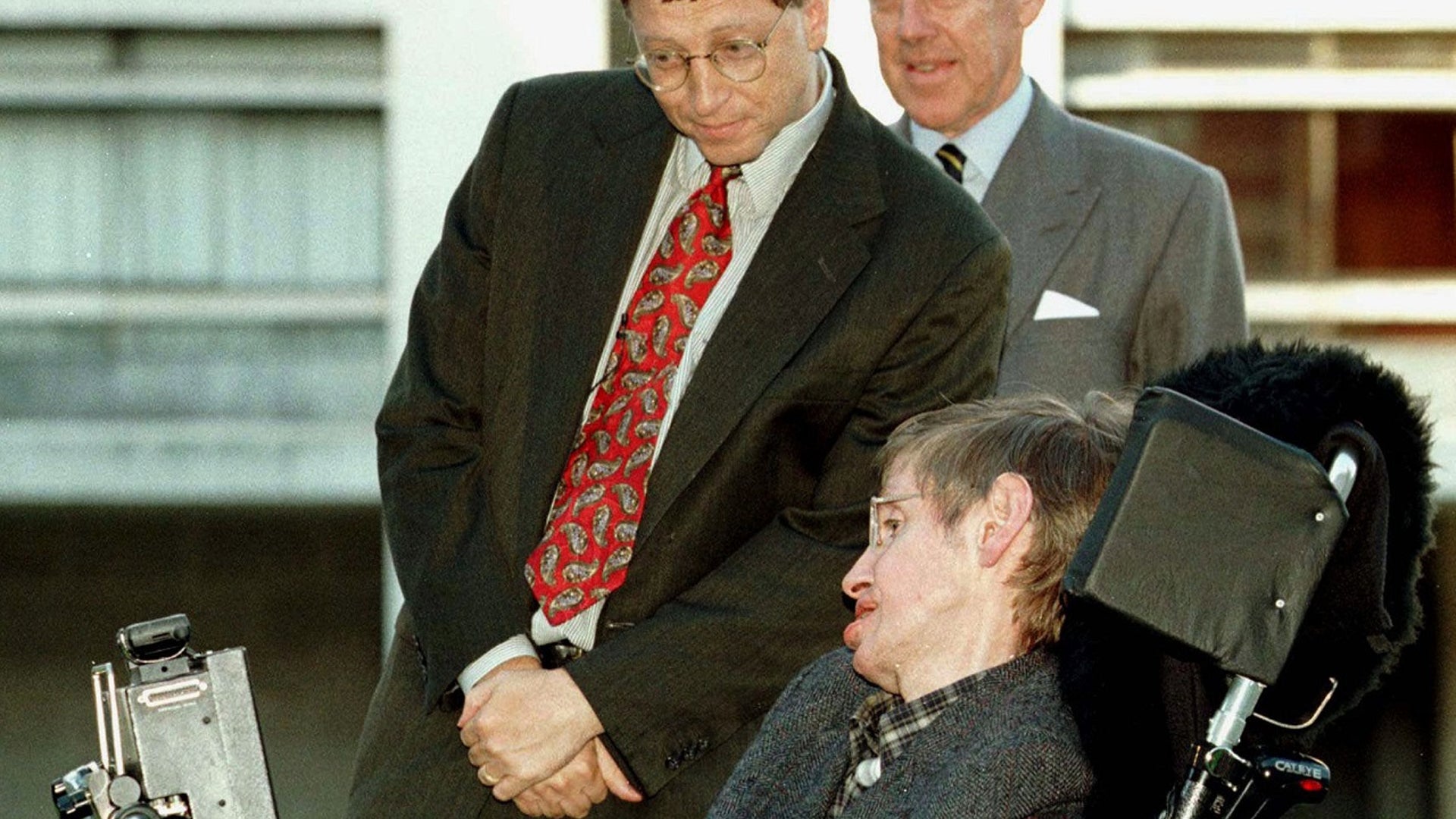 Renowned physicist Stephen Hawking meets with Microsoft President Bill Gates in 1997.