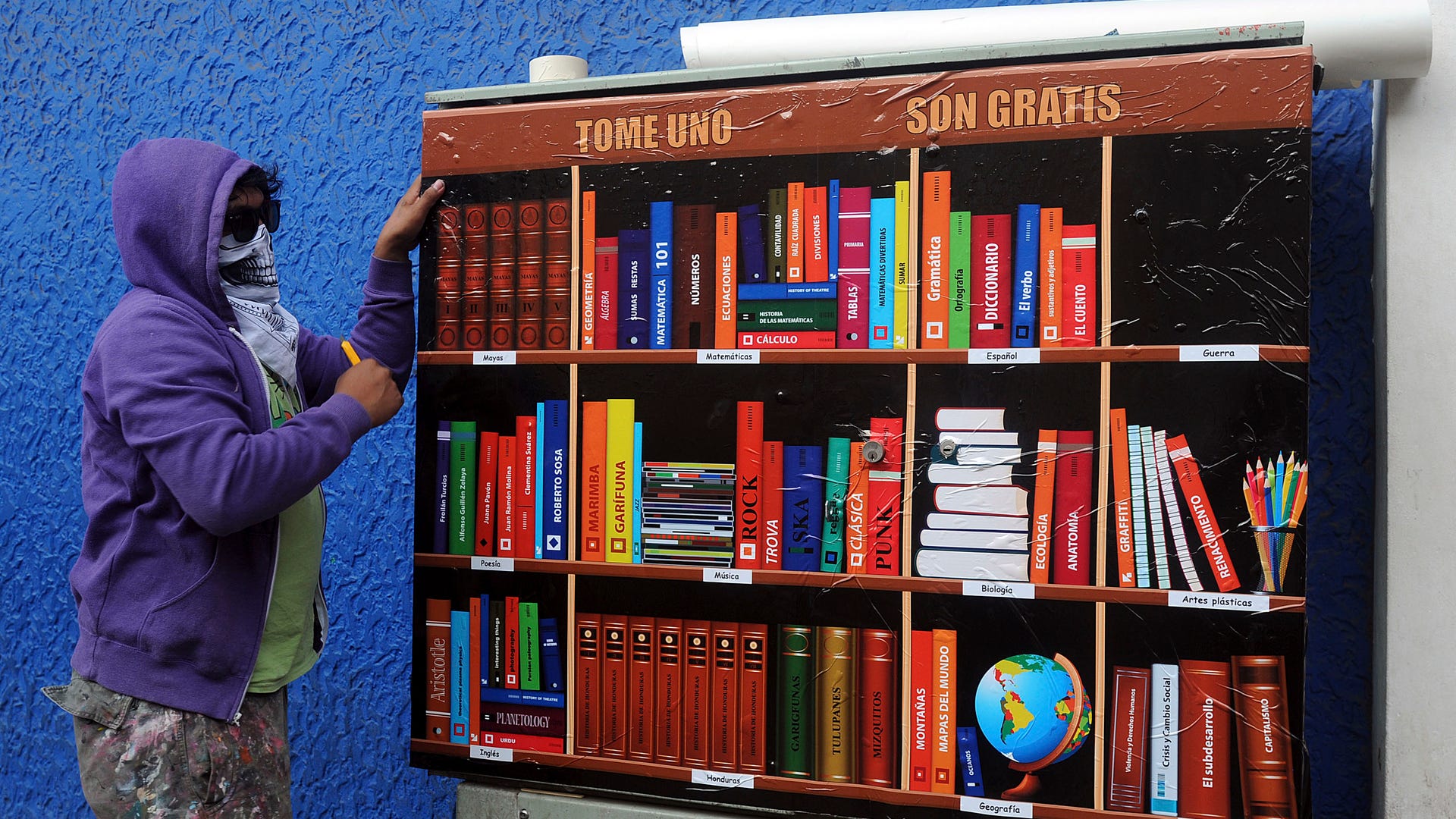 Honduras_Masked_Stree_Grat__4_