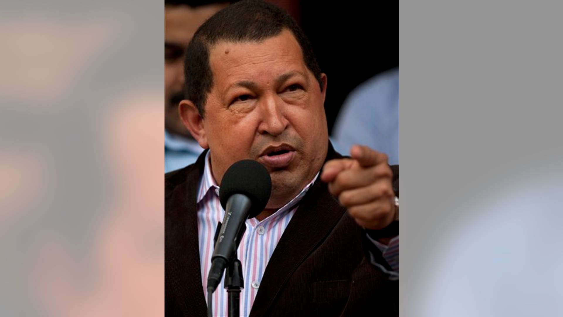 Hugo_Chavez_presser_2_12
