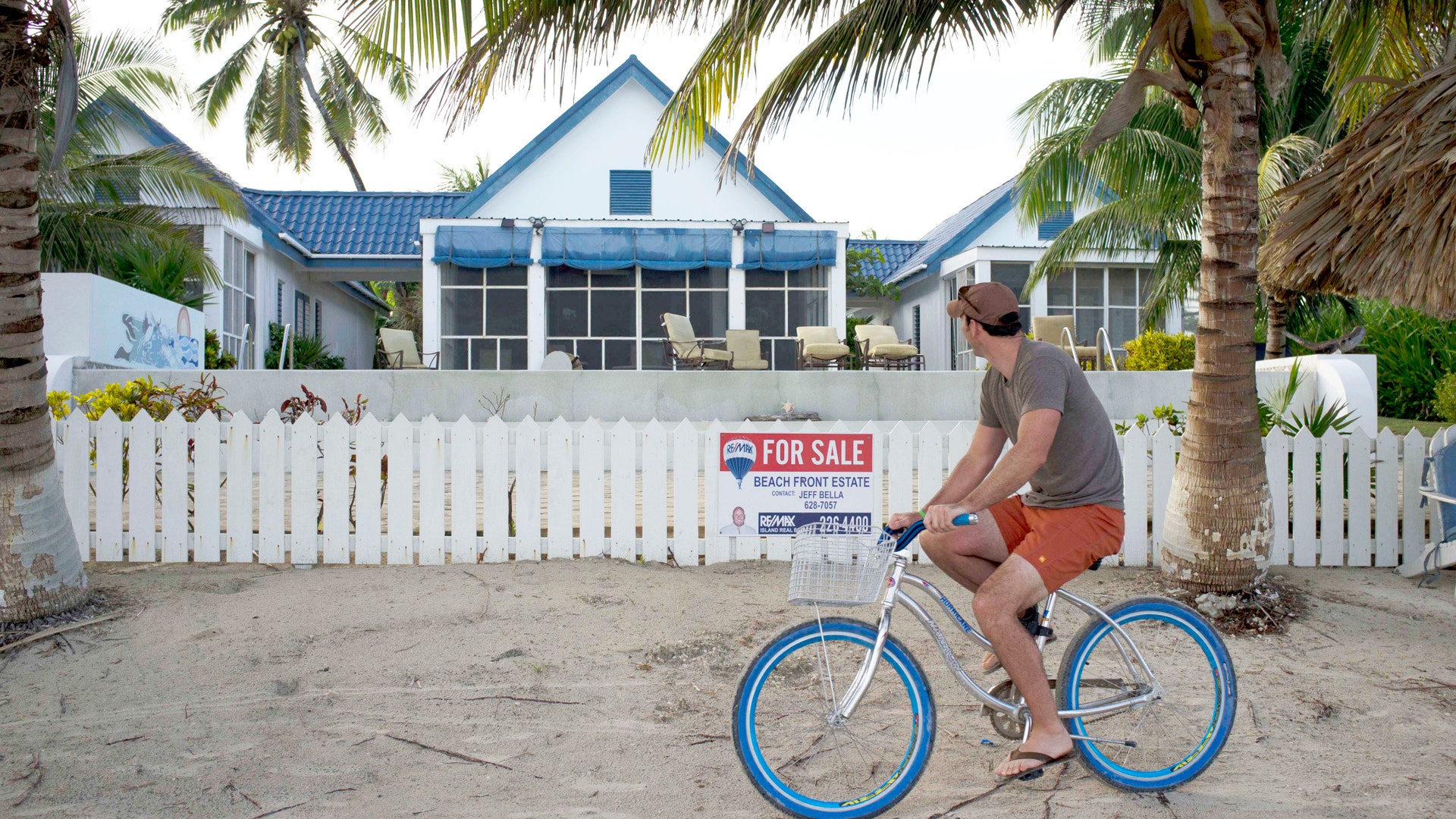 Hunt_for_McAfee_Belize_AP_4