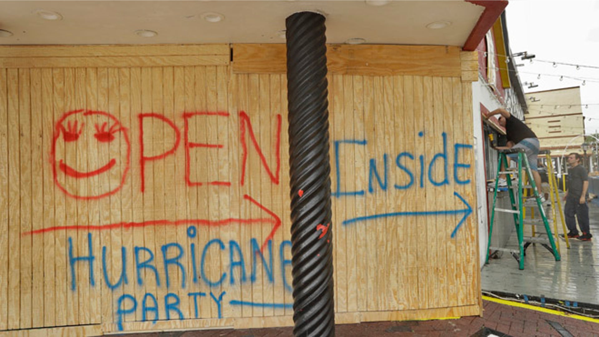 Hurricane_Matthew_party