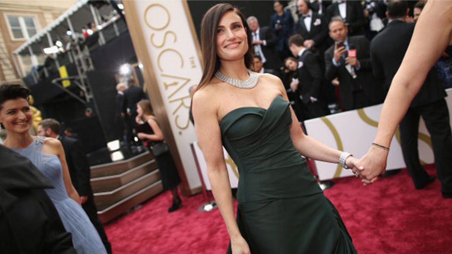 Idina_Menzel_Red_Carpet_86th_Oscars