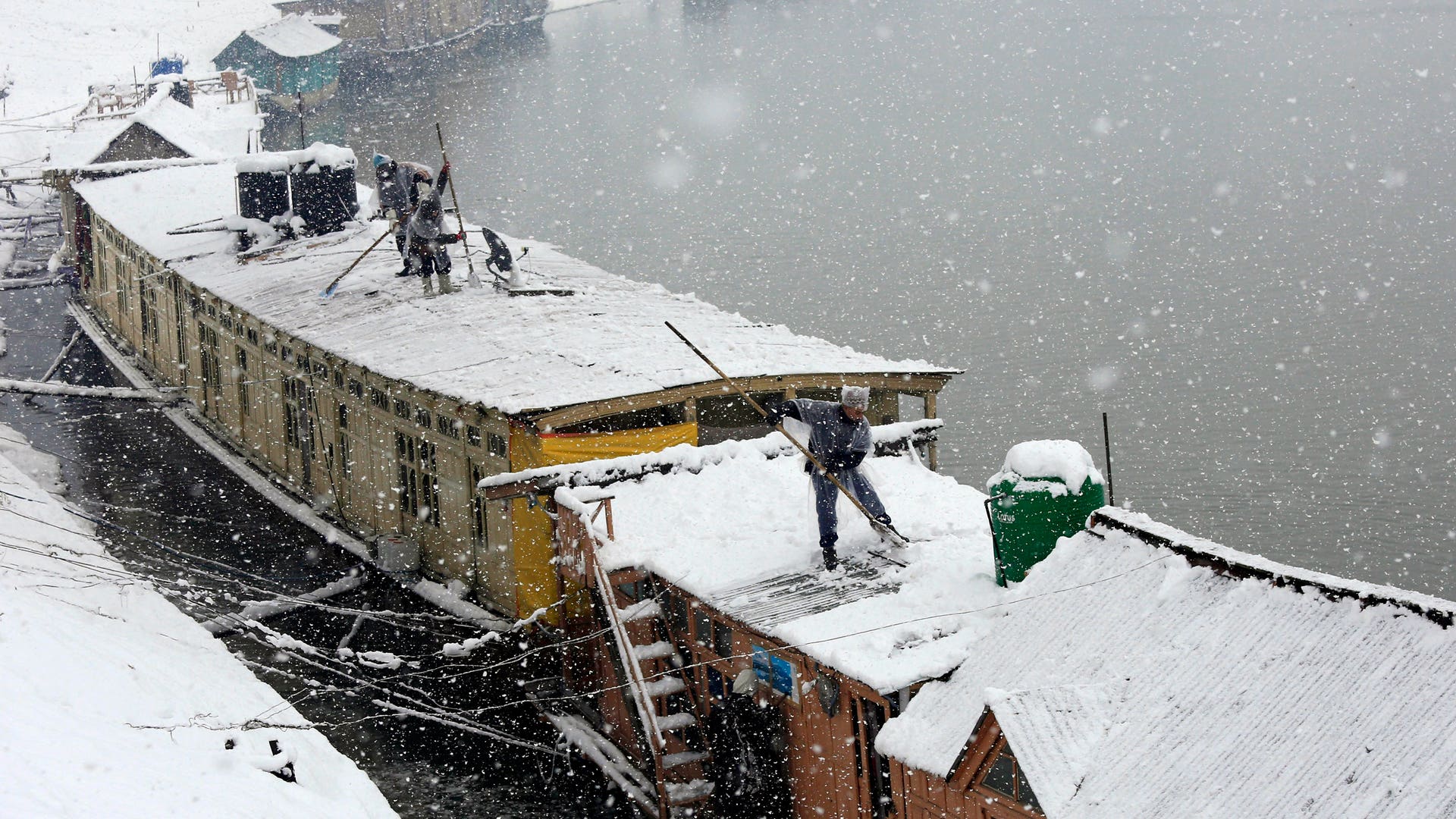 India_Kashmir_Snow_Garc