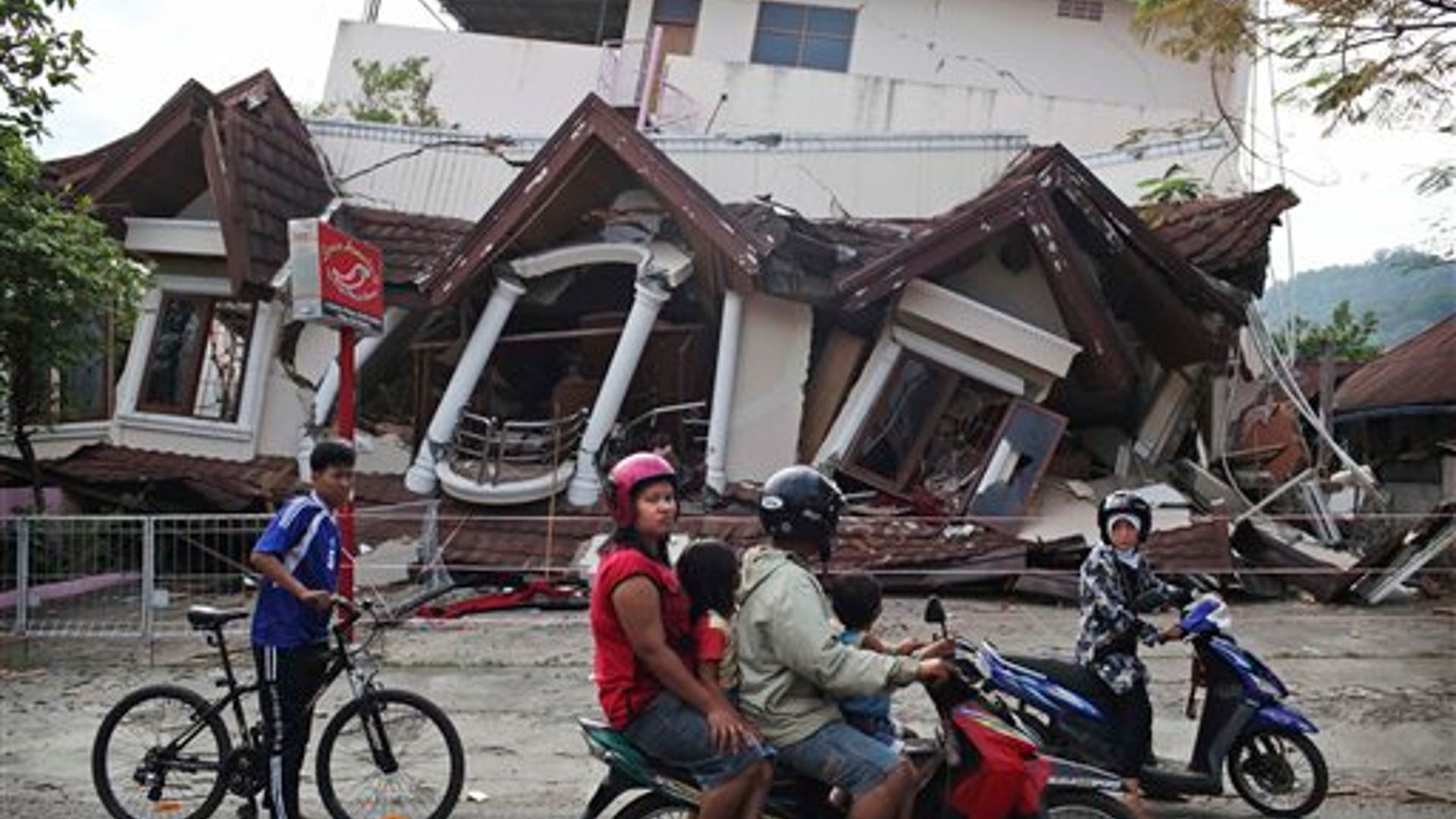 Indonesia_Earthquake_Saut_14_