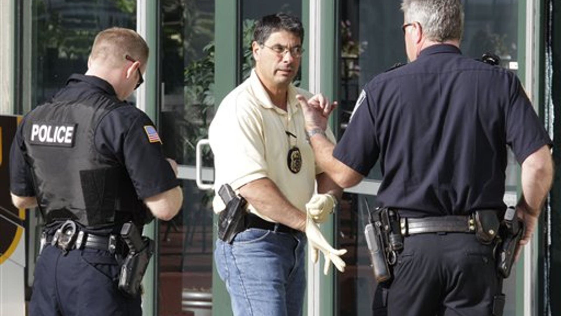 Investigators_at_City_Grill