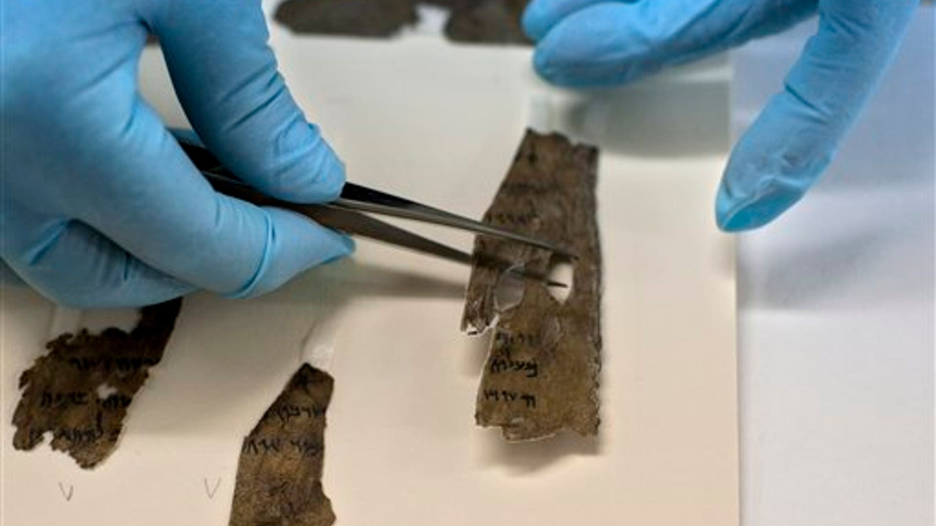 Israel_Dead_Sea_scrolls_4