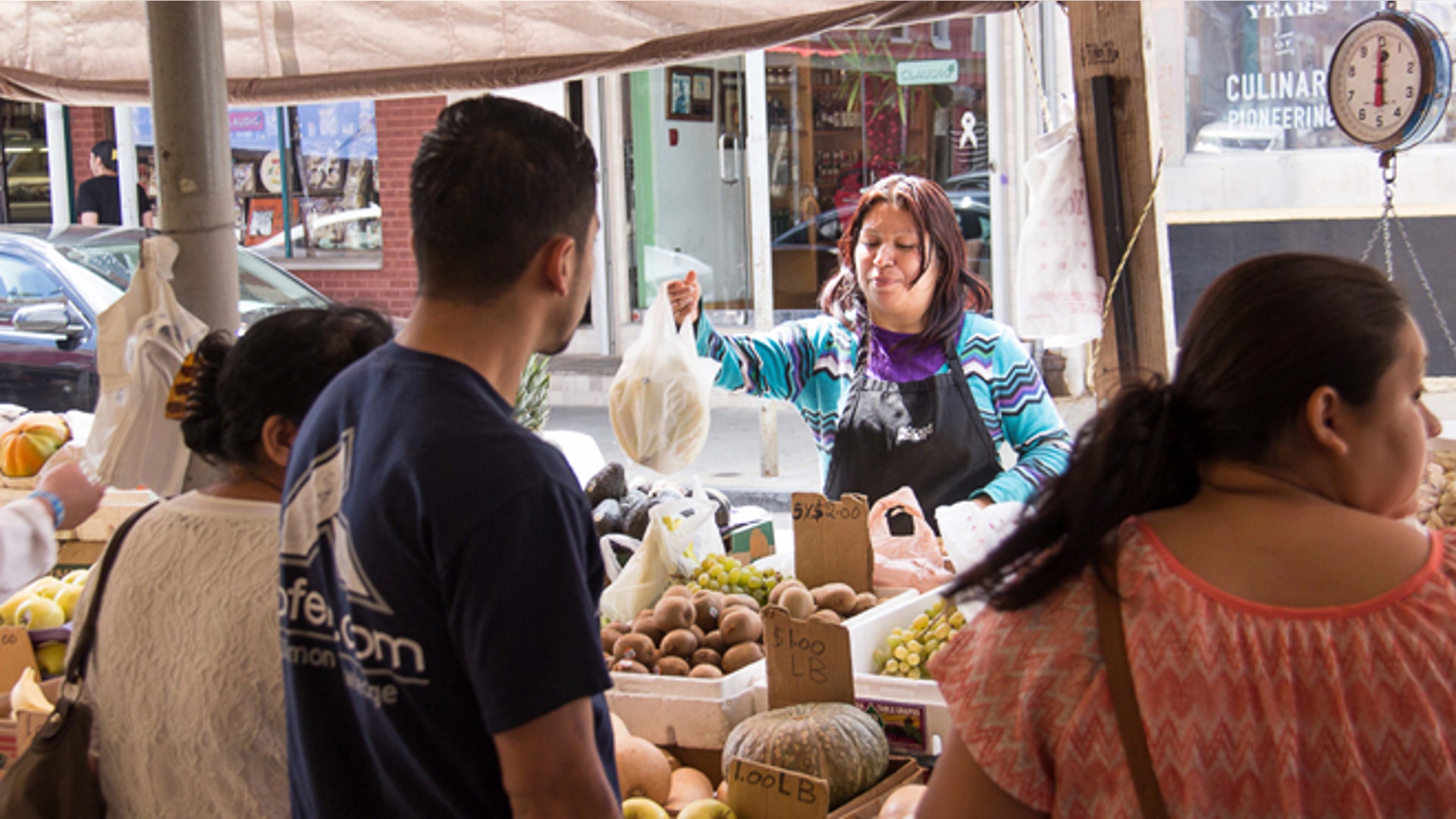 Italian_Market_Latino_1