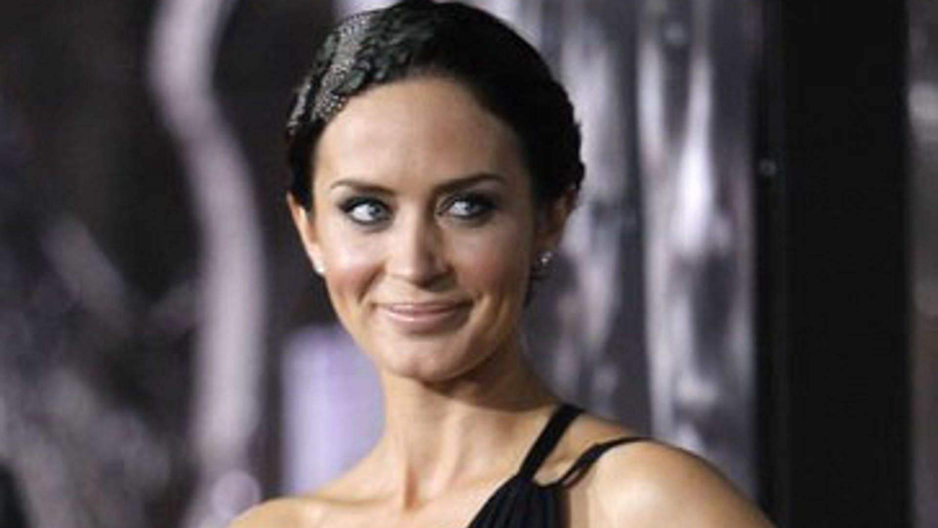 Jawline/Chin: Emily Blunt