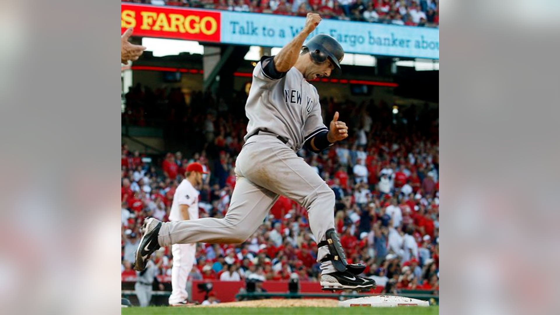 Jorge_Posada_playing