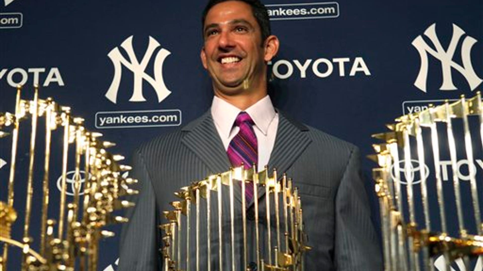 Jorge_Posada_trophy