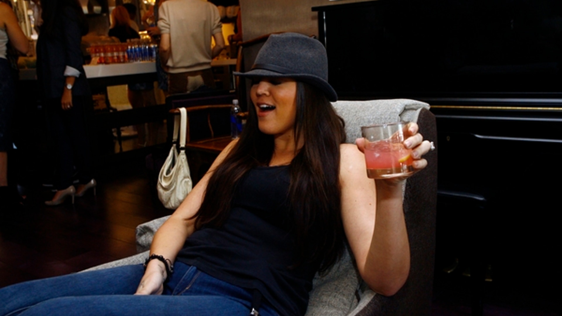 Khloe_Kardashian_Unwinds