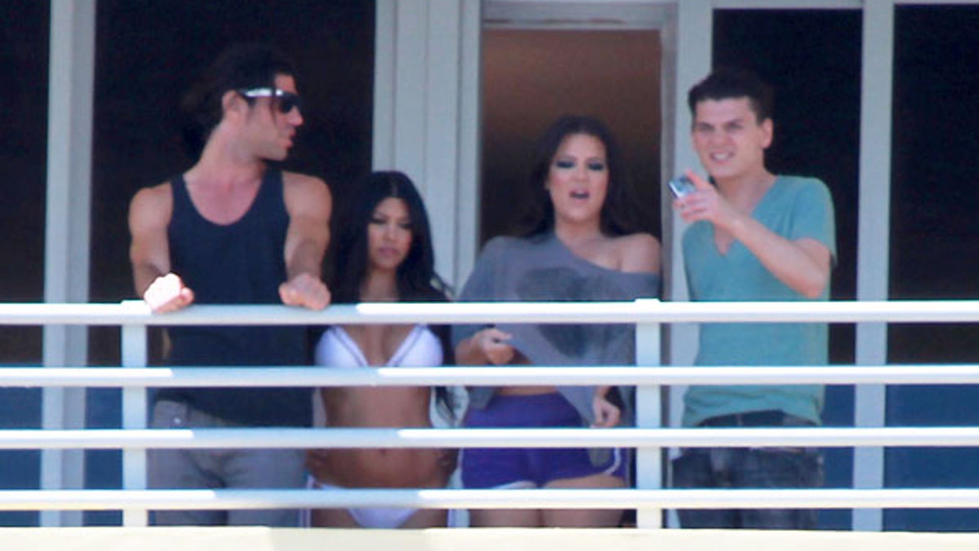 Khloe Flashes Photographers