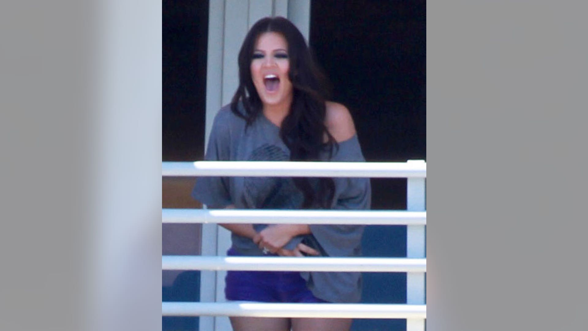 Khloe Flashes Photographers
