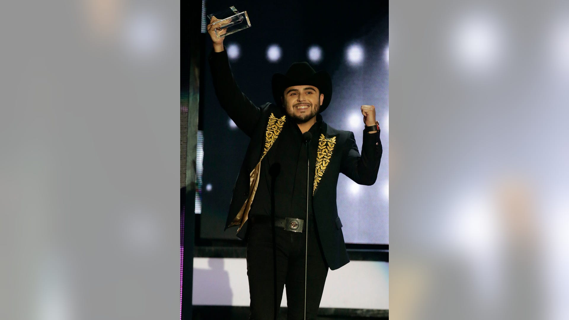 Latin_Billboard_Award_Vros__15_