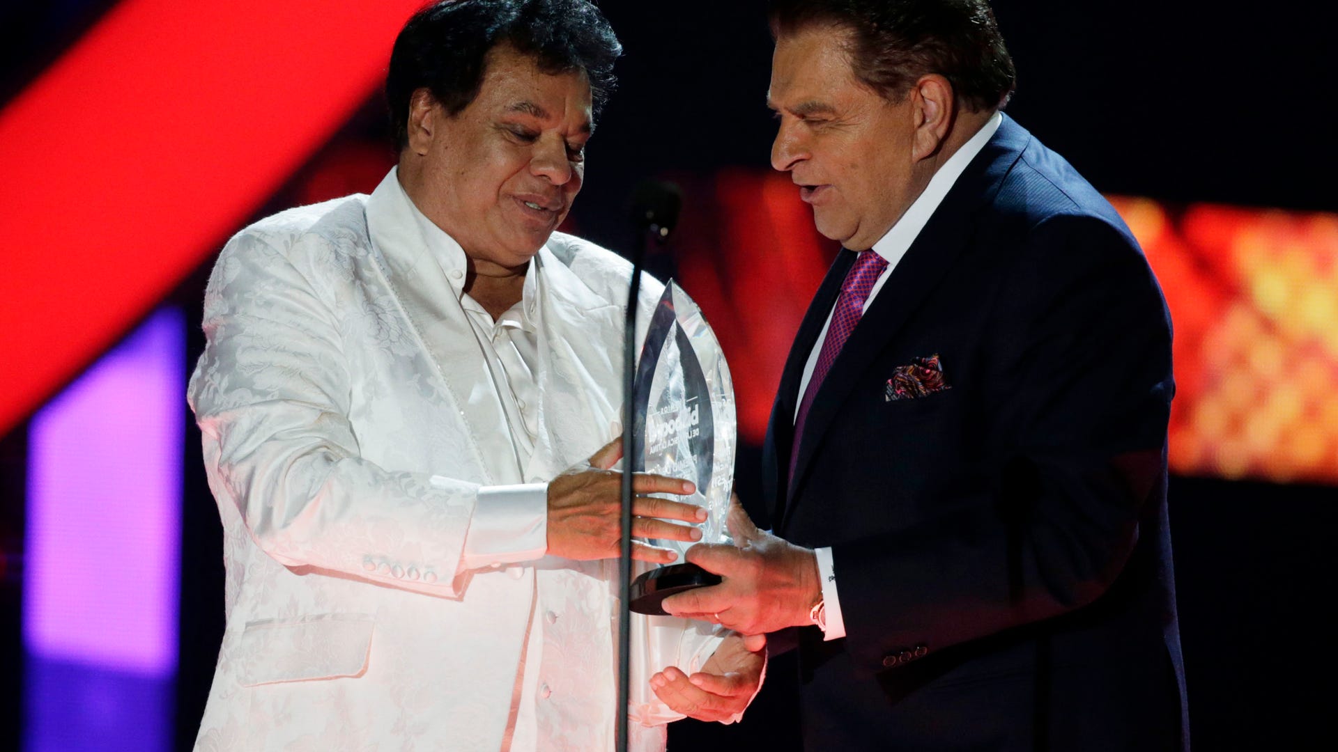 Latin_Billboard_Award_Vros__18_