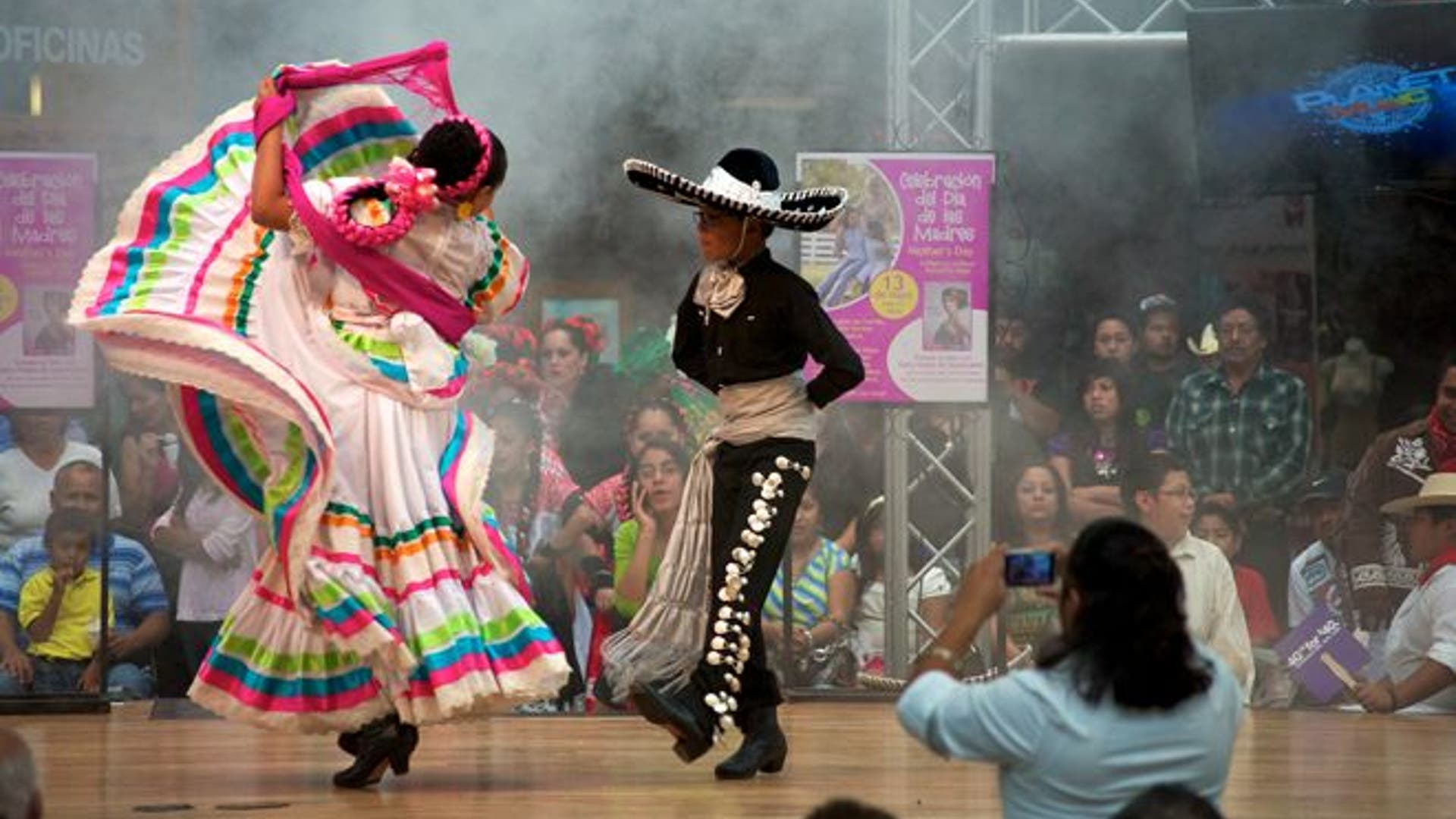 Legaspi_Top_Mothers_Day_Dancers_1