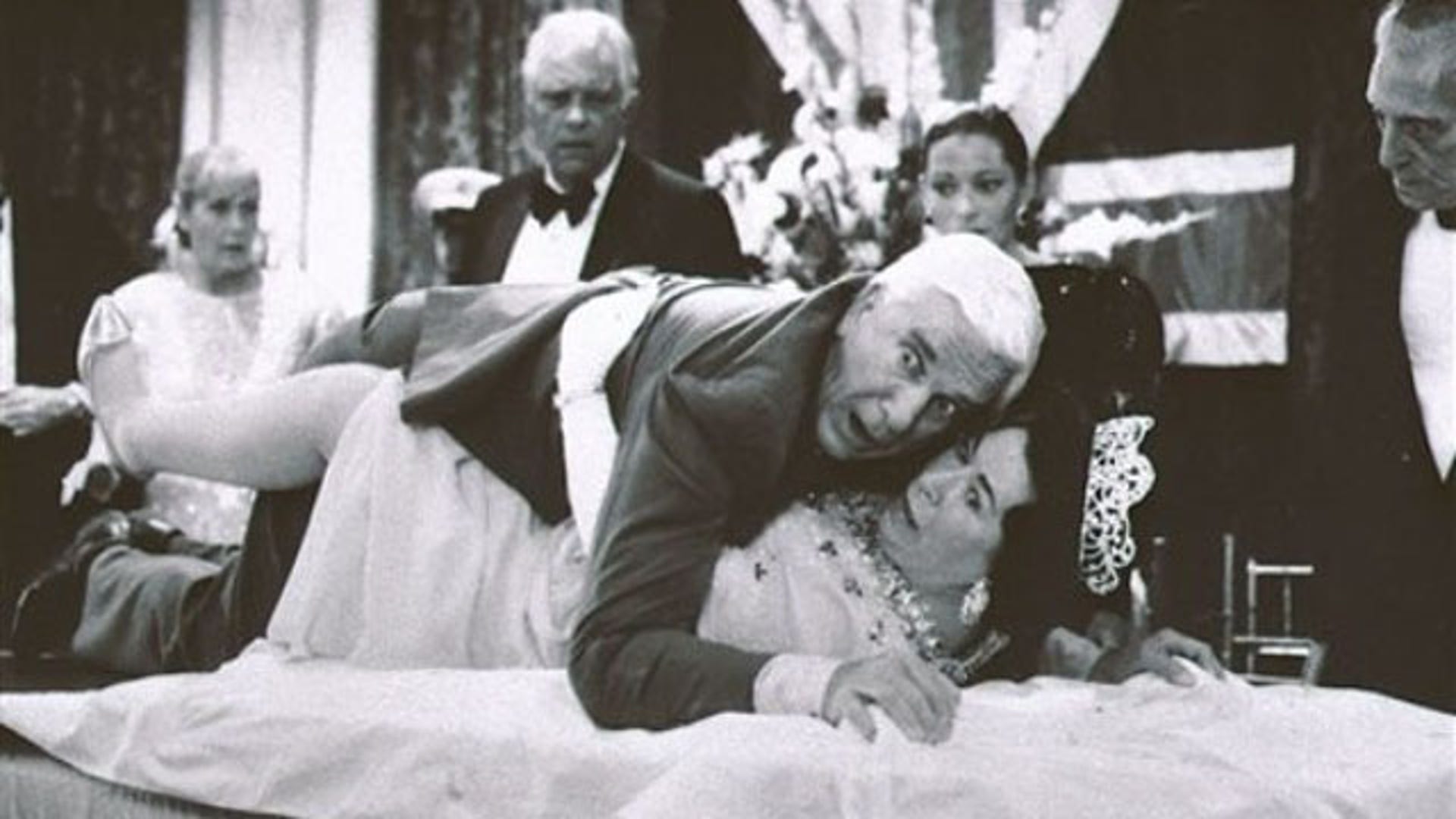 Leslie_Nielsen_in_Naked_Gun