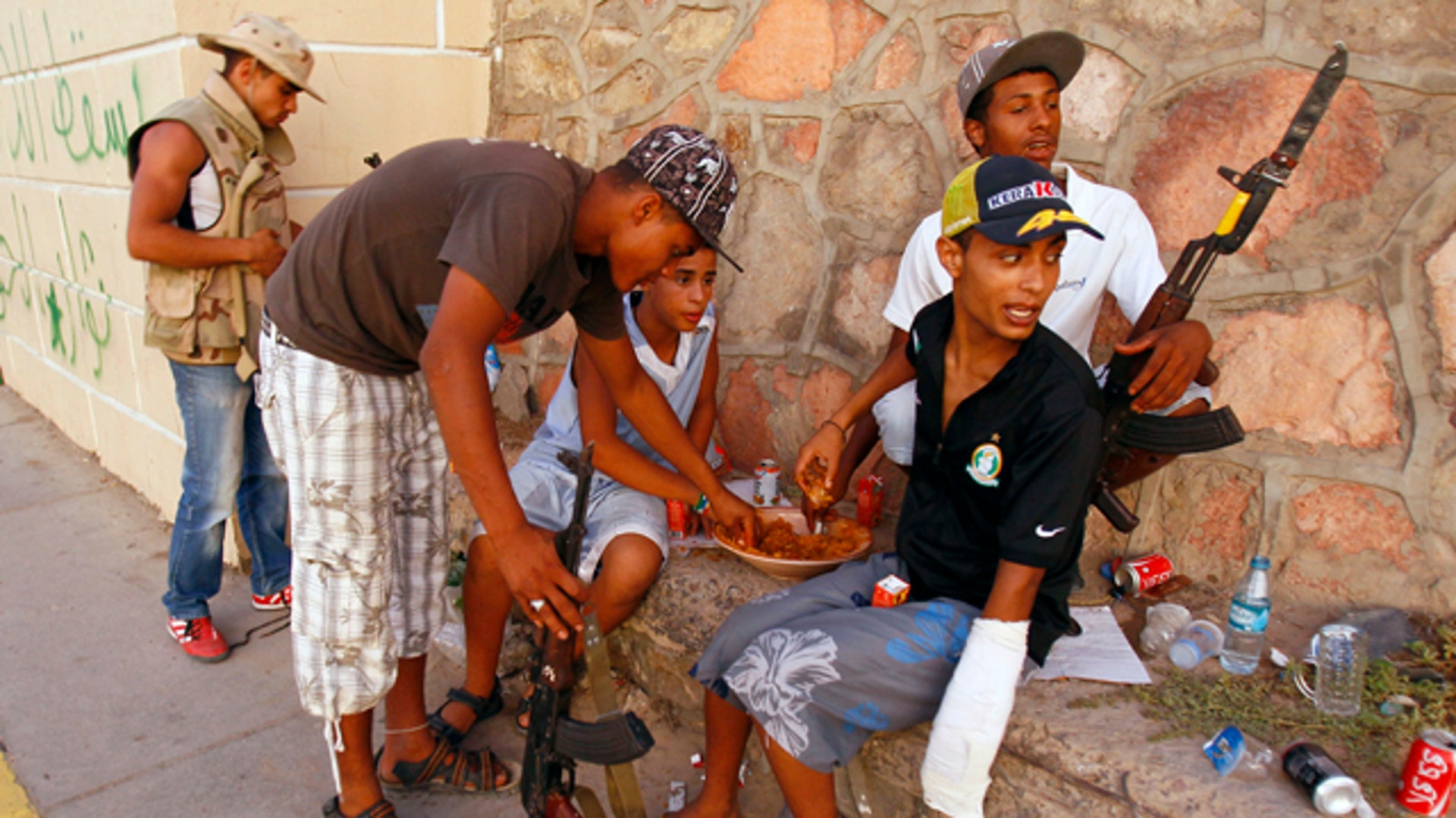 Libyan_Child_Rebels_Eat