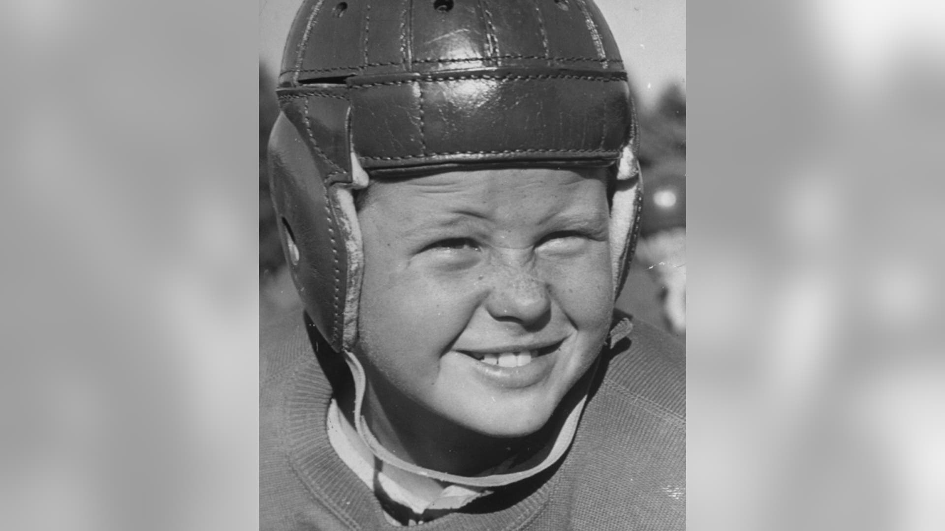 Alex Lindsay Jr., 10