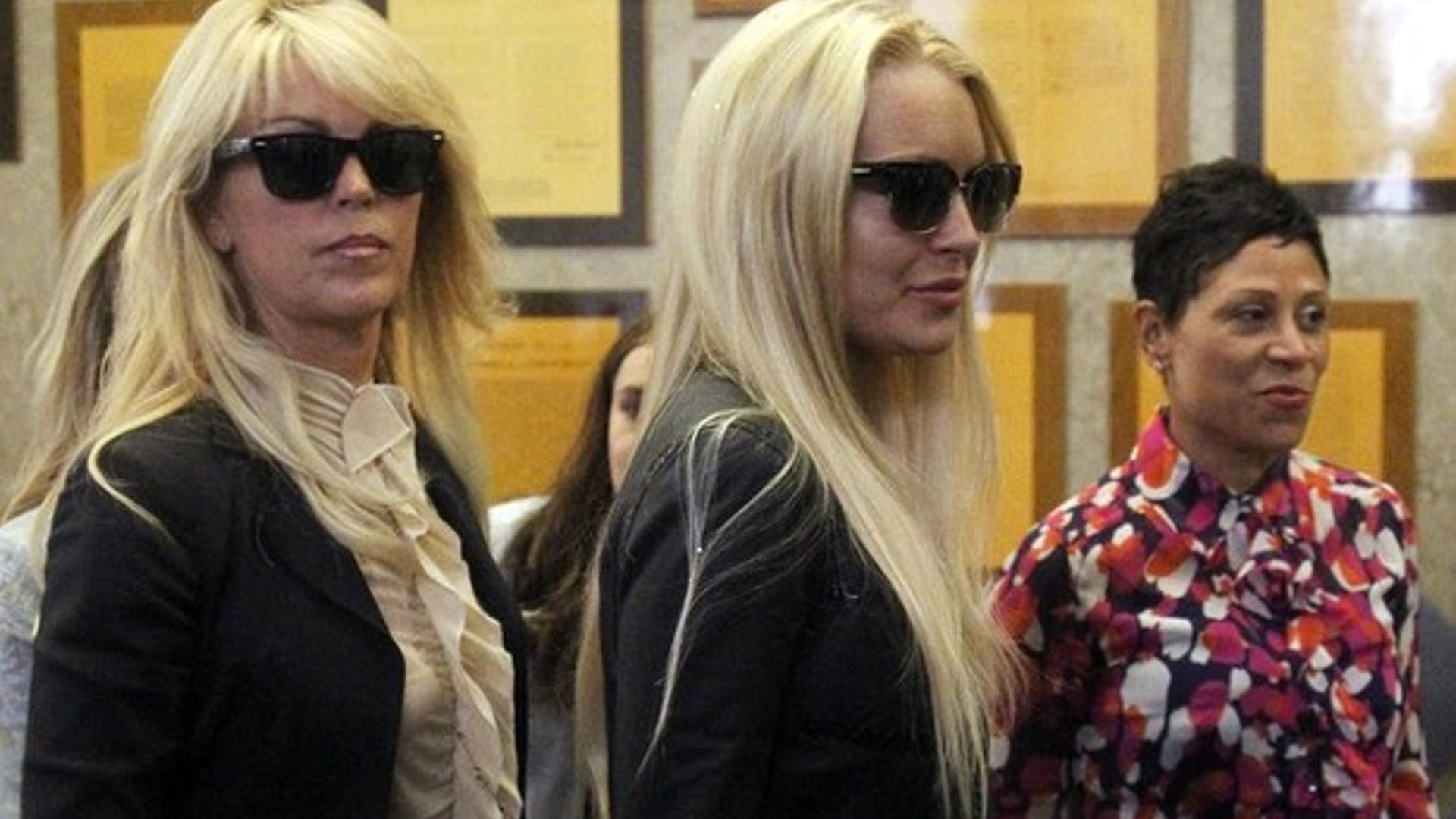 Lindsay_Arrives_with_Mom