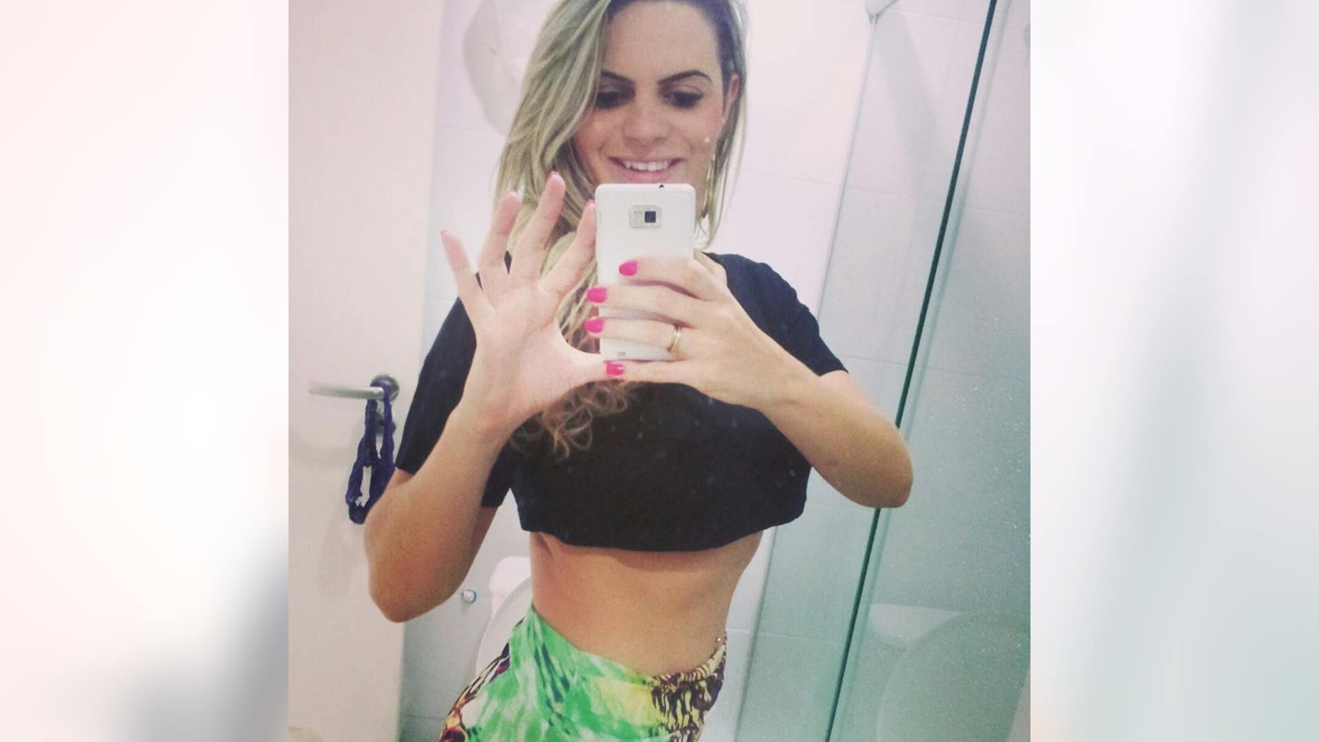 Luciane_Sanches_BumBum_FB