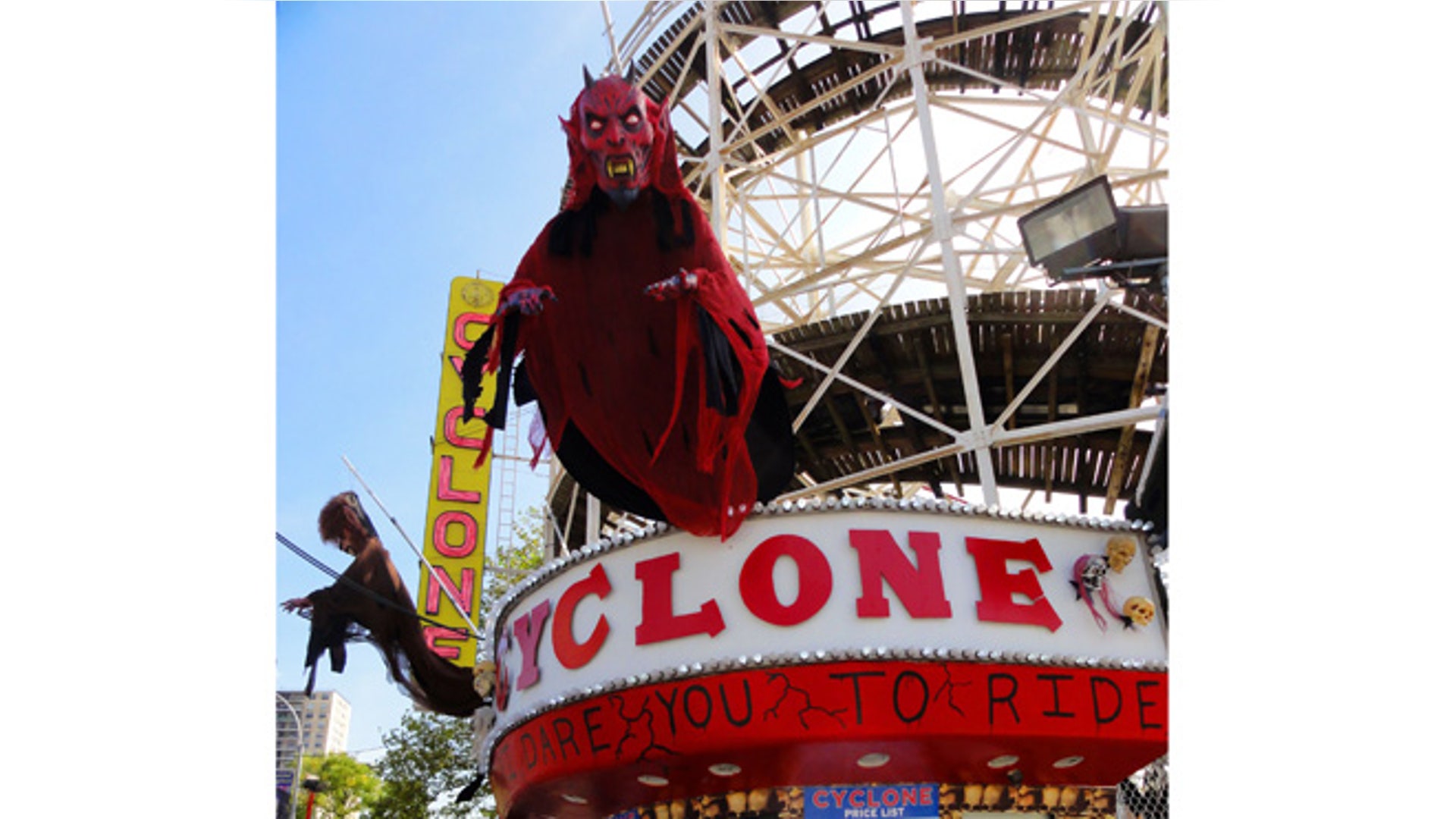 Luna_Park_in_Coney_Island_4