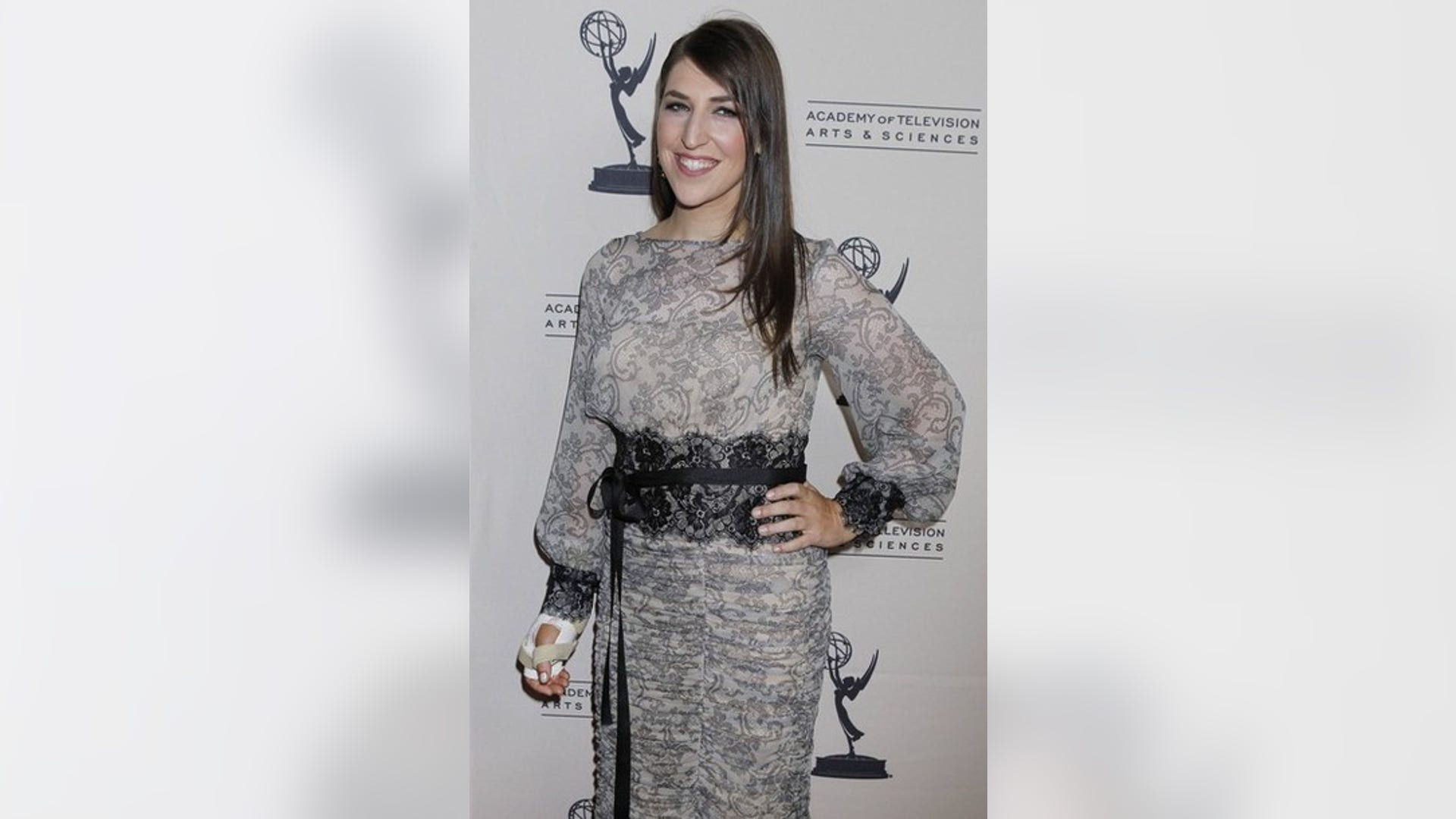 Mayim_Bialik_home_ret