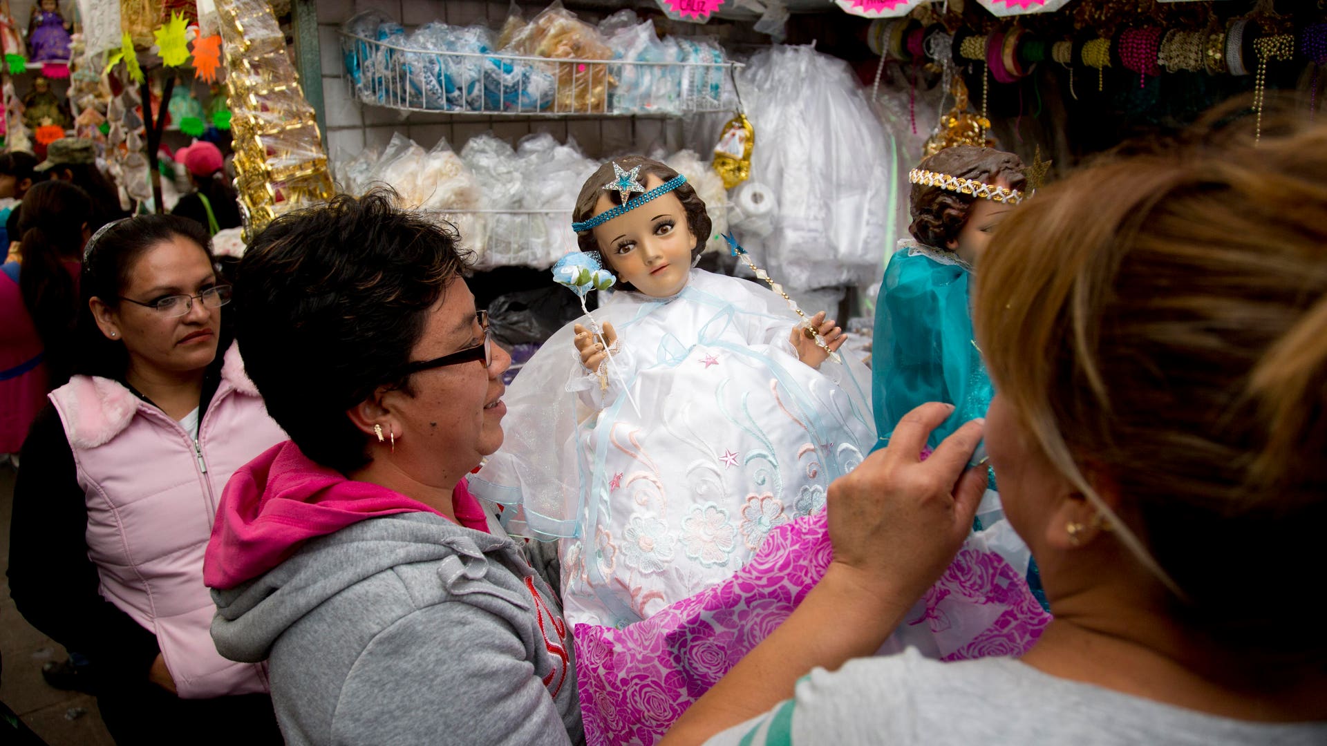 Mexican artisans lovingly prepare Christ figures for Candlemas | Fox News