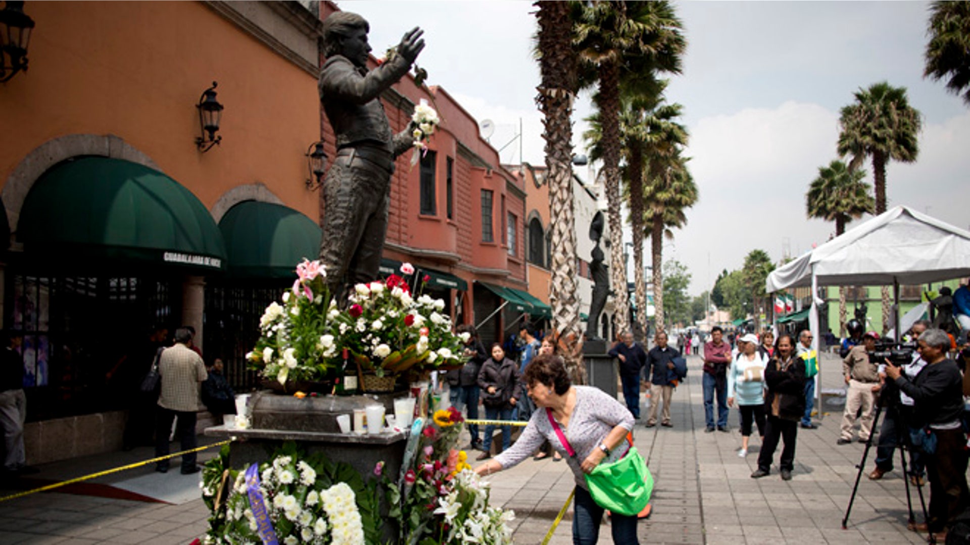 Mexico_Obit_Juan_Gabr_Garc_3_