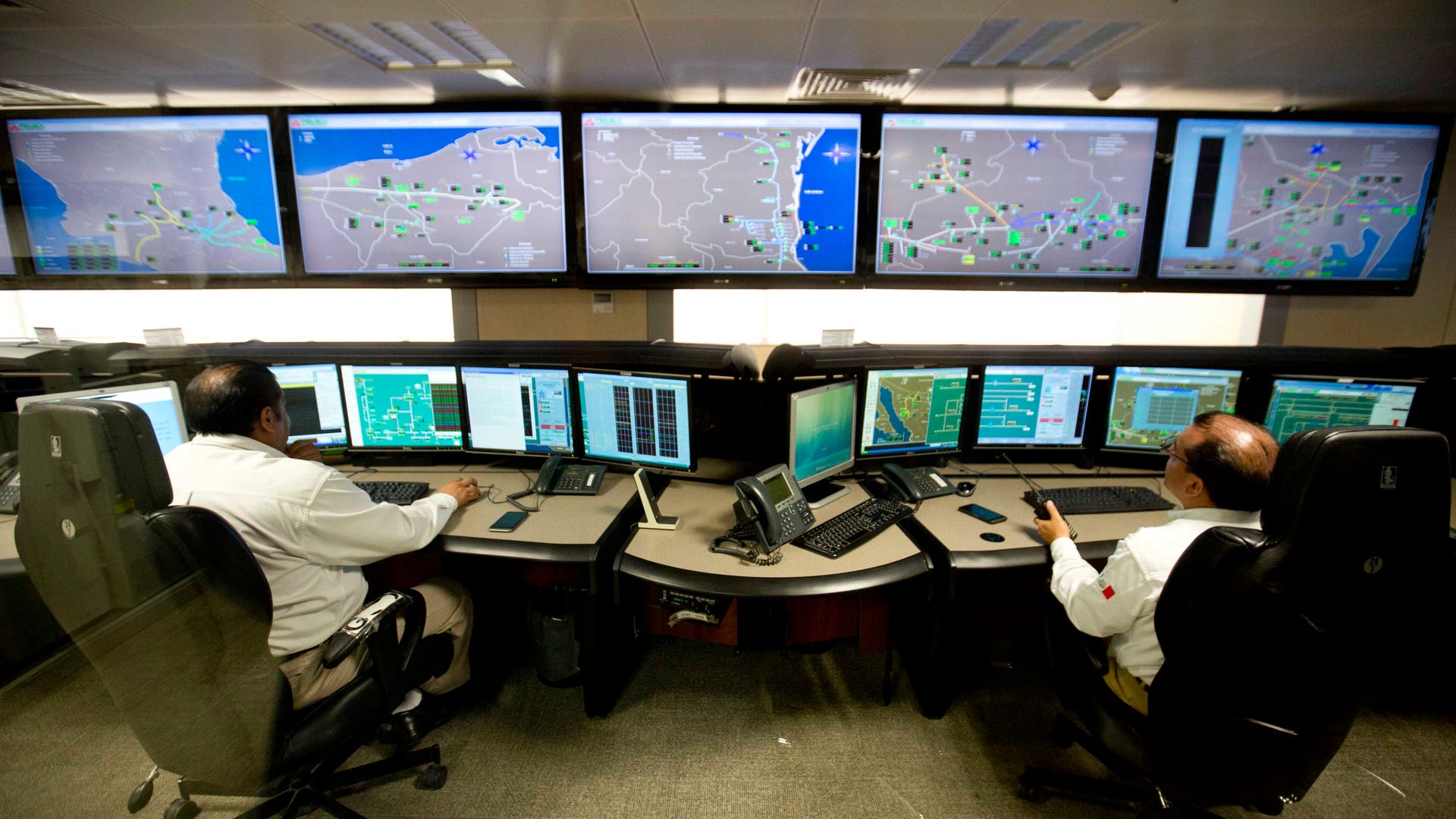 Mexico_Oil_Rustlers__12_