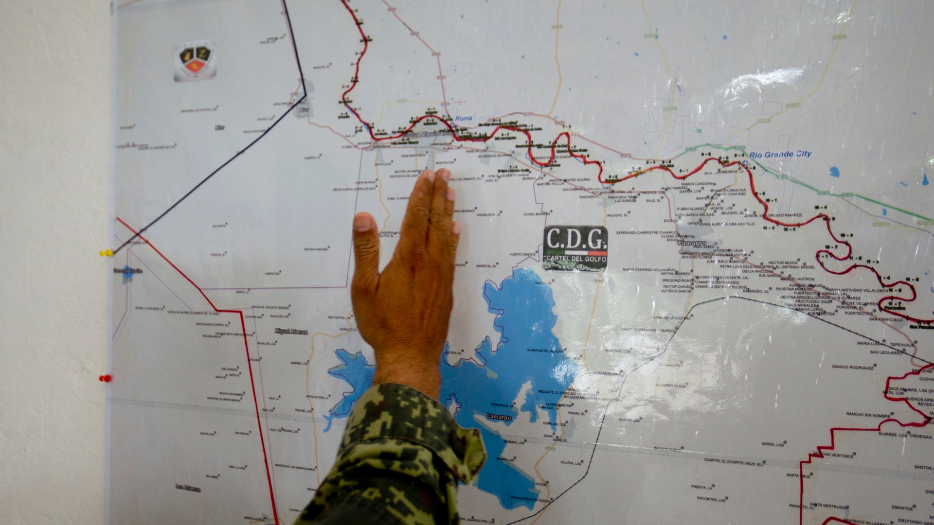 Mexico_Oil_Rustlers__15_