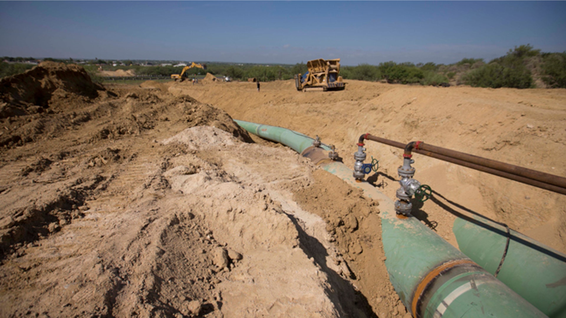 Mexico_Oil_Rustlers__4_