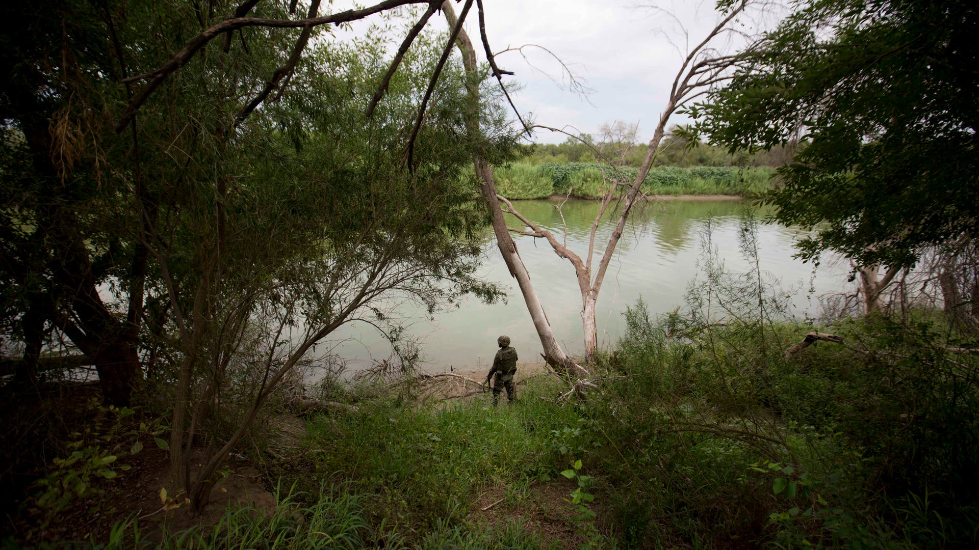 Mexico_Oil_Rustlers__8_