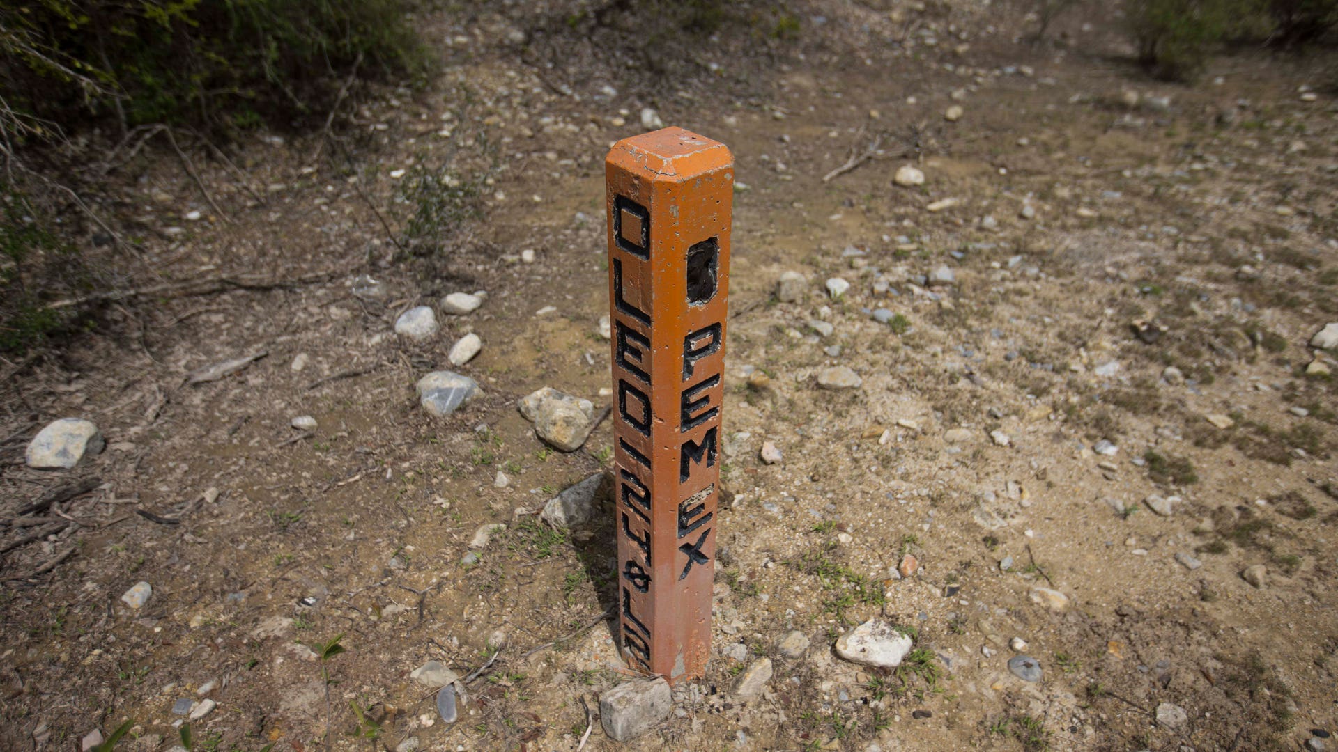 Mexico_Oil_Rustlers__9_