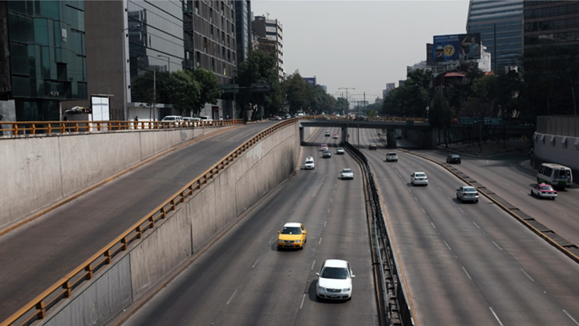 Mexico_Pollution_Aler_Gar