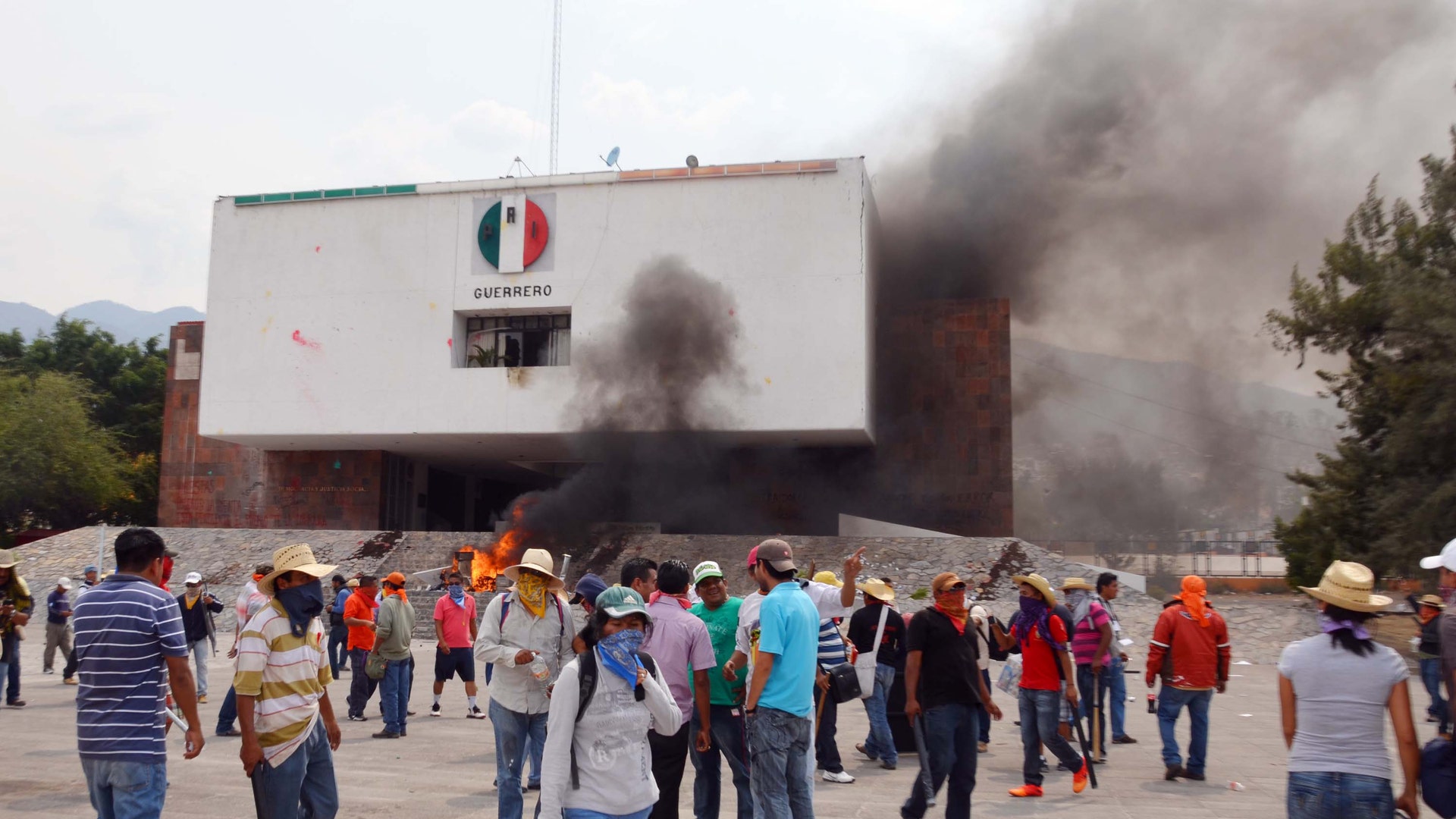 Mexico_Teachers_Revol_Grat__3_