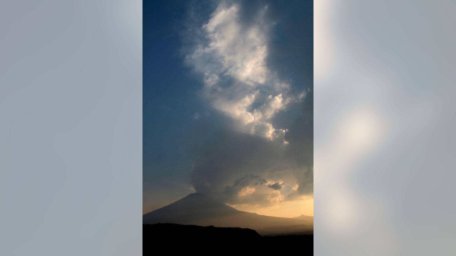 Mexico_Volcano_Garc_2_