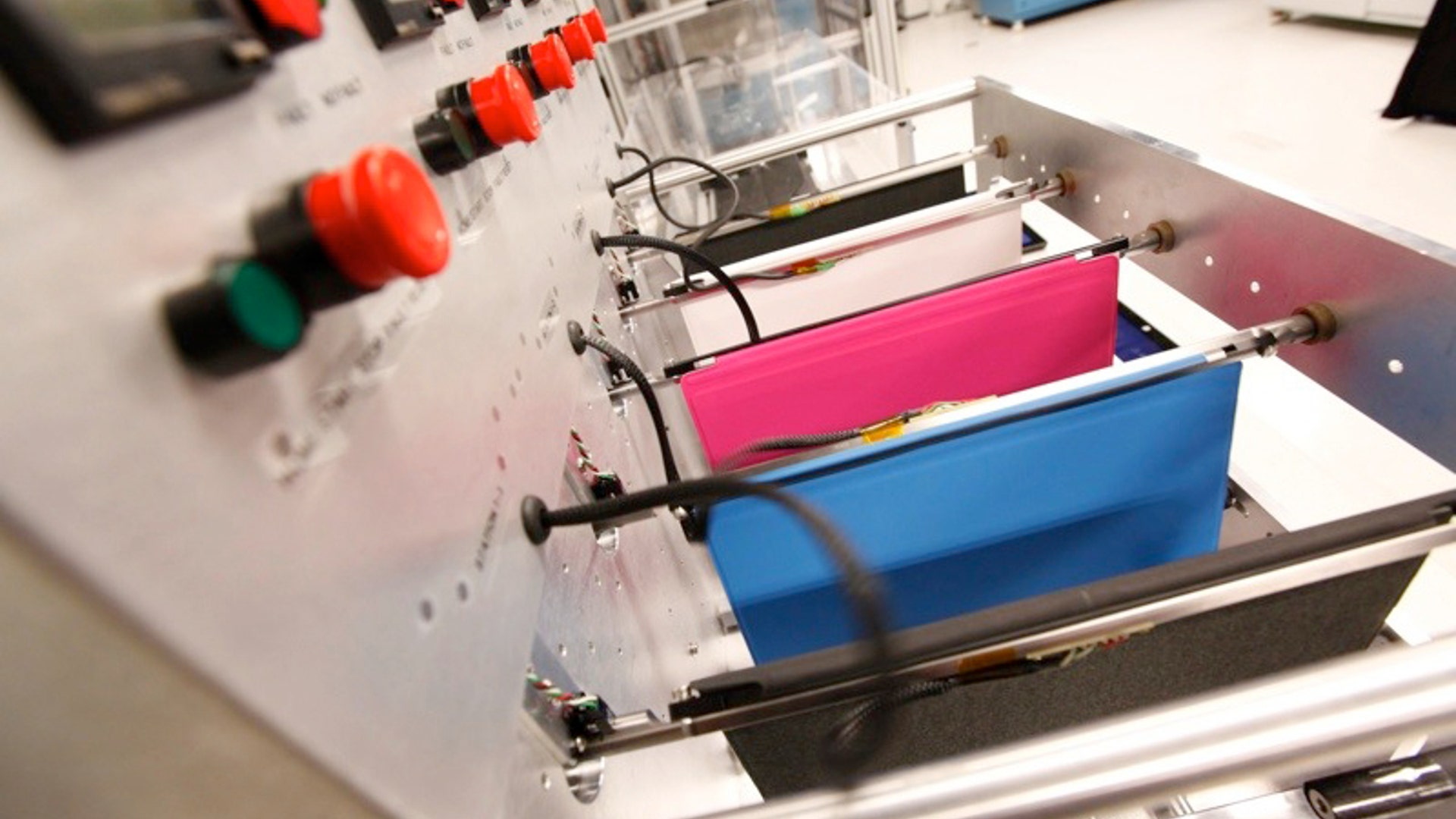 Microsoft_surface_reliability_lab__2_