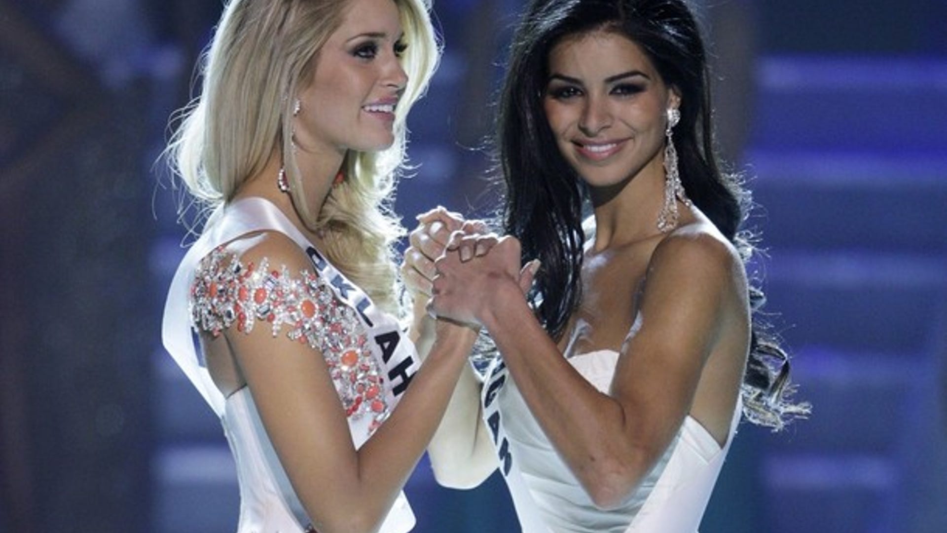 Miss_Oklahoma_and_Miss_Michigan_Wait