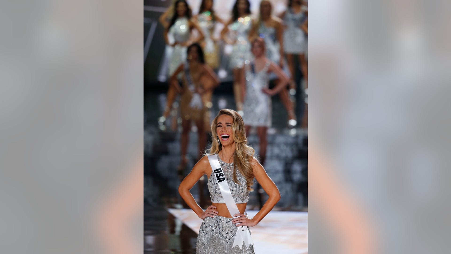 Miss_Universe_Pageant_Vros__11_