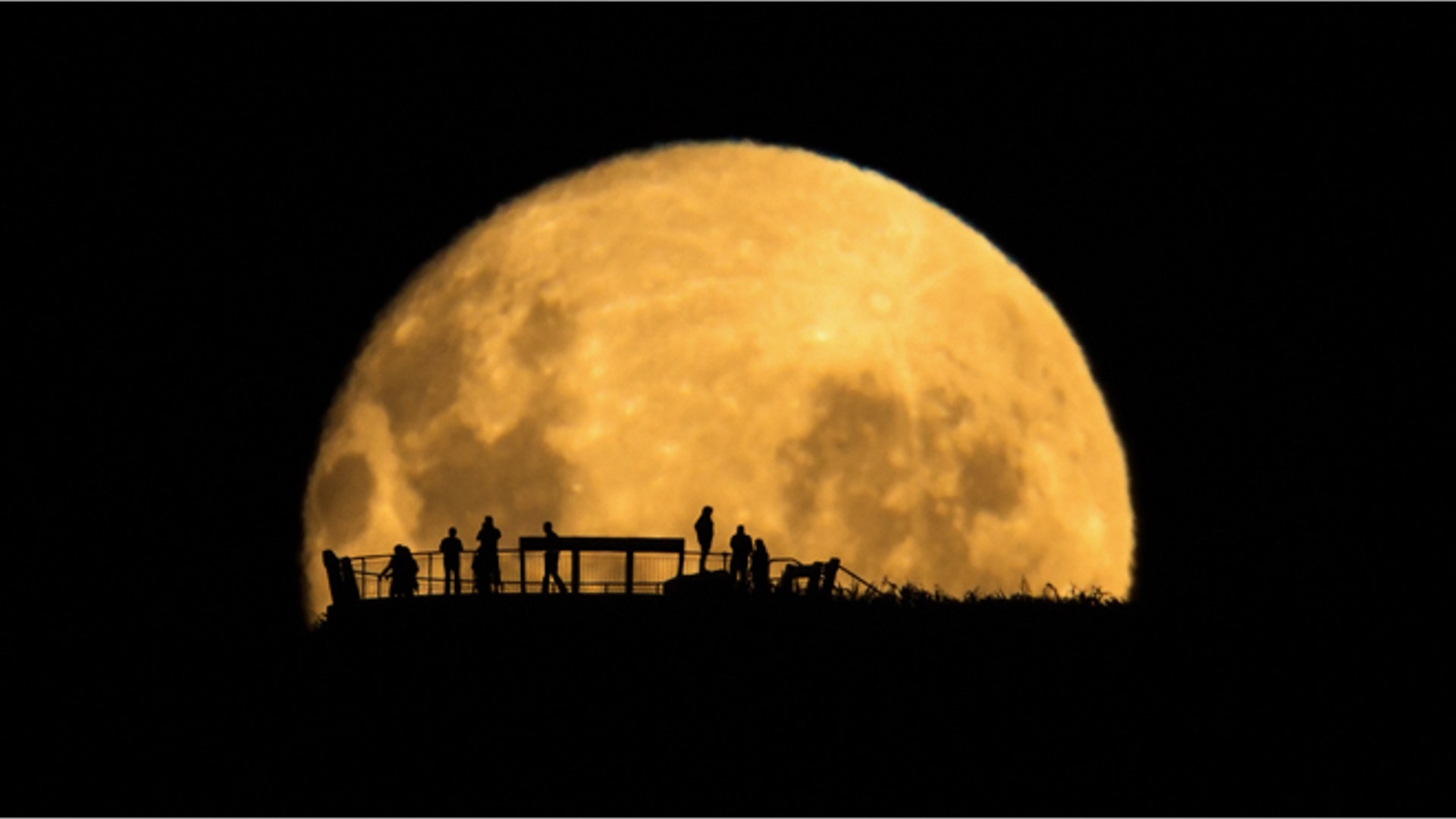 <b>Moon Silhouettes (Australia)</b>