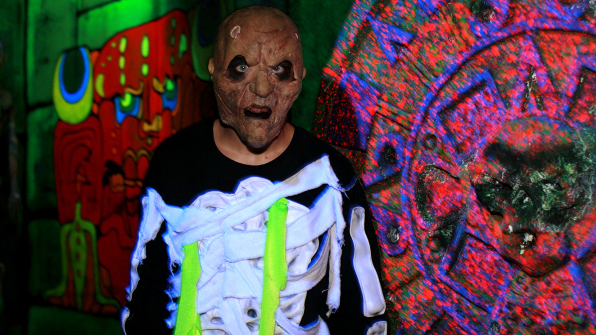 Mummies_roam_the_temples