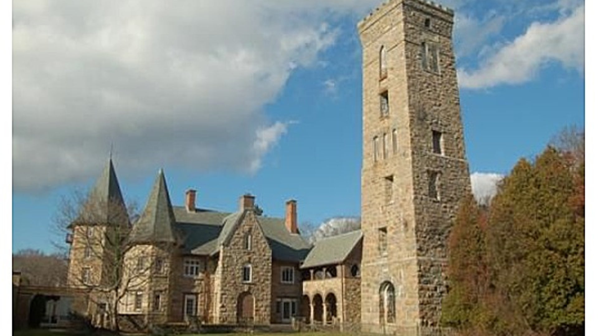 Narragansett_Front_Exterior