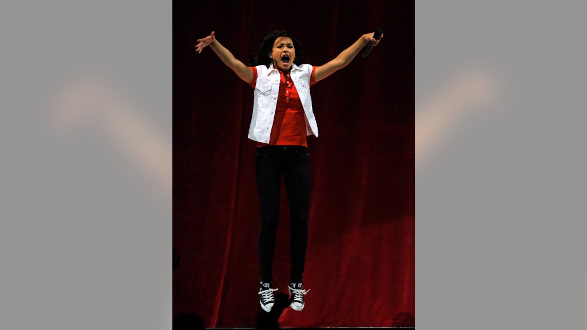 Naya_Rivera_Glee_Live_Performance