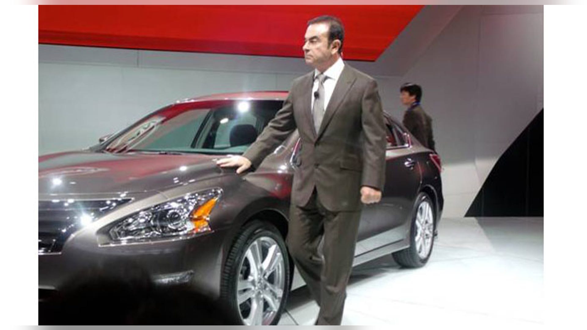 Nissan_CEO_w_2013_altima
