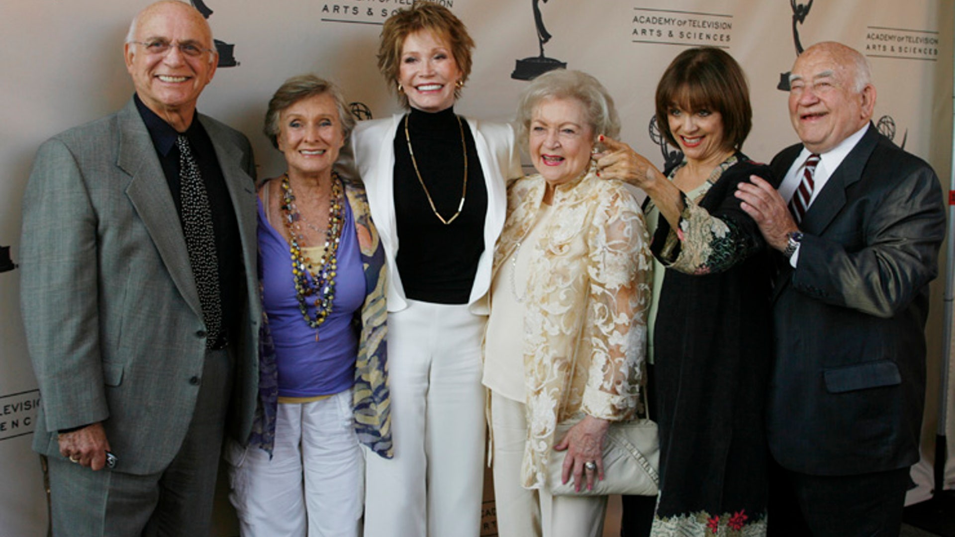 Now_The_Cast_of_the_Show