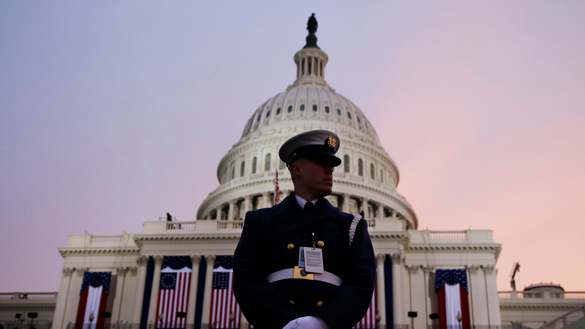 Obama_Swearing_In_2013_Guard_at_Dawn